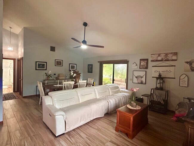 Foto del edificio - 2619 N Dover Rd