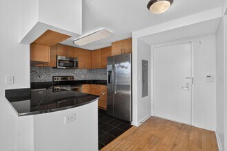 Building Photo - 102 Christopher Columbus Dr
