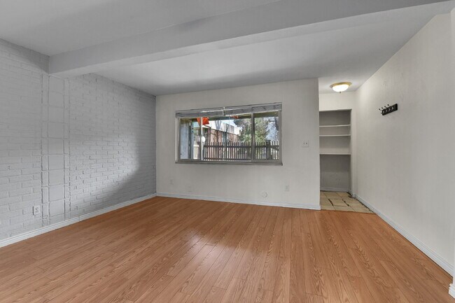 Foto del edificio - $1,595.00, 2 bed, 1 bath Located in Denver with a washer and dryer + 1/2 off first month rent