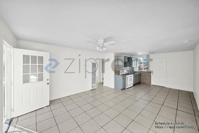 Foto del edificio - 301 Maxine Ave