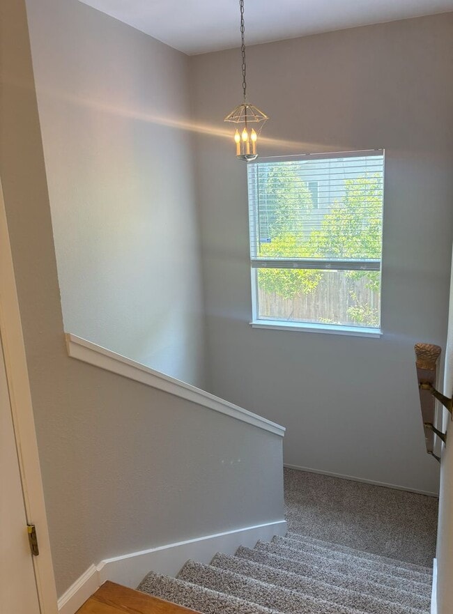 Building Photo - *COMING SOON* Pets welcome! Two story hous...