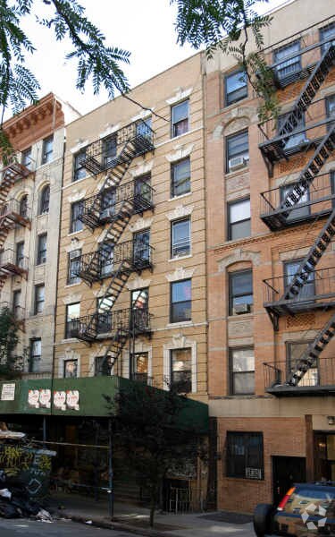Building Photo - 202 E 7th St