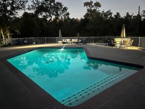 Building Photo - 8402 Matthews Ln