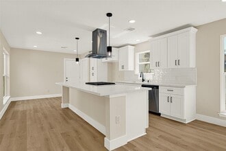 Building Photo - 3203 Falling Brook Dr