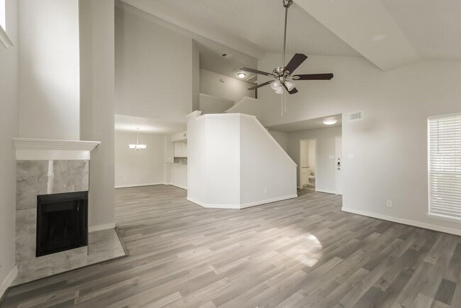Foto del edificio - 9223 Bristlebrook Dr
