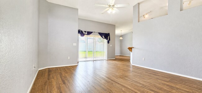 Foto del edificio - 954 Highland Crest Cir
