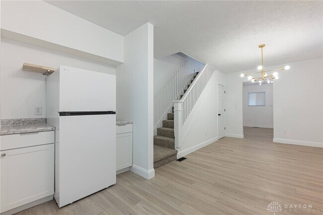 Foto del edificio - 321 Deeds Ave