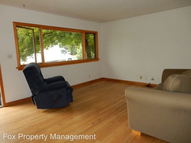 Building Photo - 4305 Darley Ave