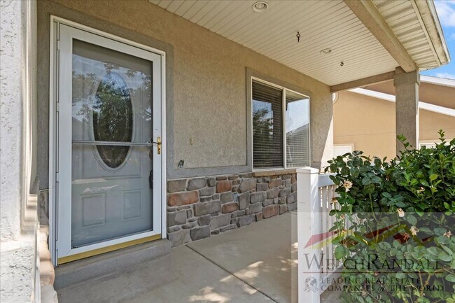 Building Photo - Spacious Residence in Taylorsville – 5 Bed...