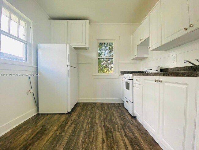 Building Photo - 229 NE 56th St