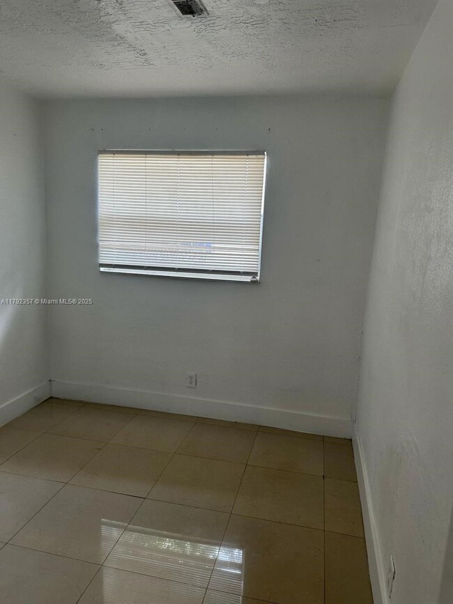 Foto del edificio - 2841 NW 13th Ct