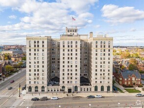 Building Photo - 15 E Kirby St