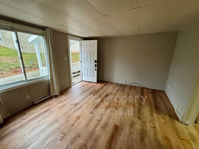 Foto del edificio - 474 Spang Ave