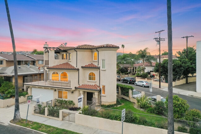 Foto del edificio - 1701 Crescent Ave
