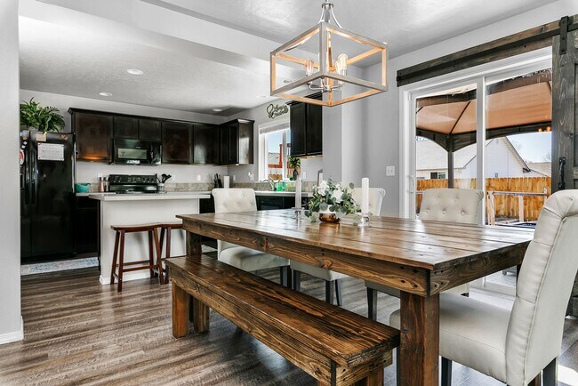 Foto del edificio - 4bd/2.5ba Home Near the Marketplace Nampa ...