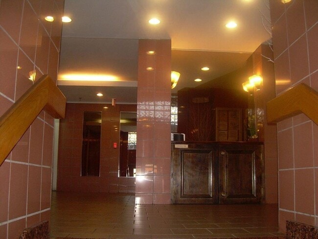 Building Photo - 43 Van Wagenen Ave