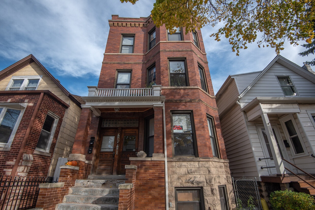 Primary Photo - 3315 N Albany Ave