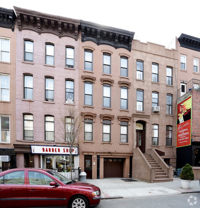 Building Photo - 525 Henry St
