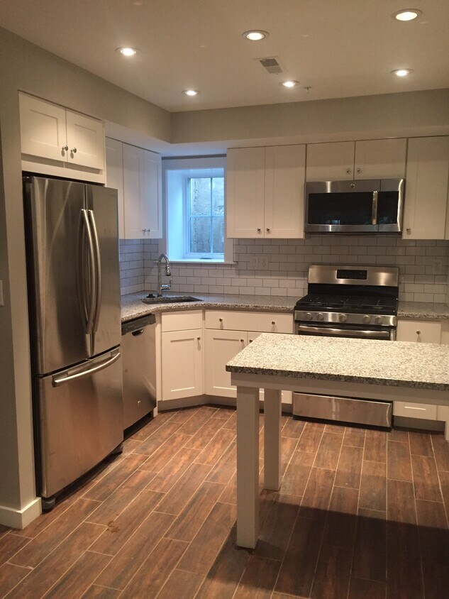 Primary Photo - 2300 Naudain St
