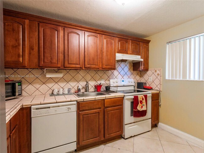 Foto del edificio - 3195 Foxcroft Rd