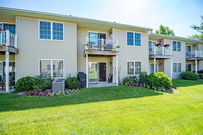 Building Photo - 1157 Savoy Dr