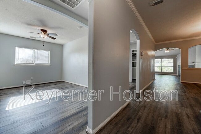 Building Photo - 6411 Silver Shade Dr