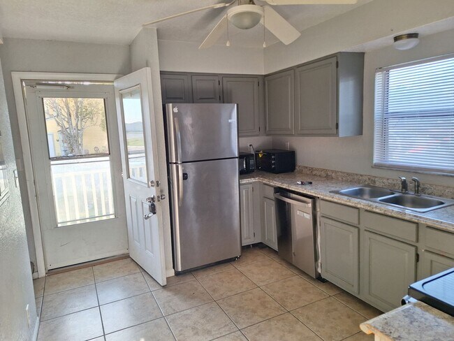 Foto del edificio - NSB Townhouse - 2BR 1.5BA
