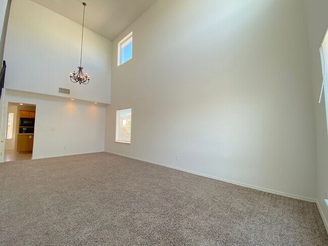Building Photo - East El Paso 5Bed/3Bath Refrig A/C!