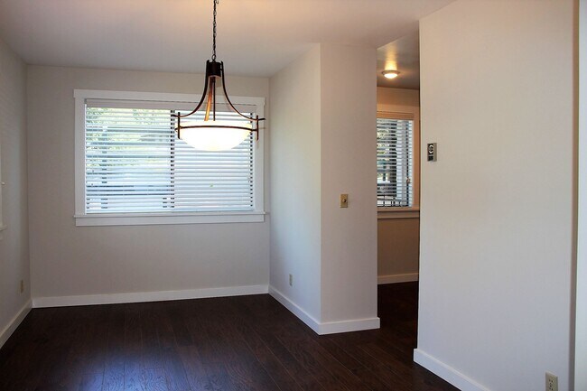 Foto del edificio - 15610 9th Ave SW