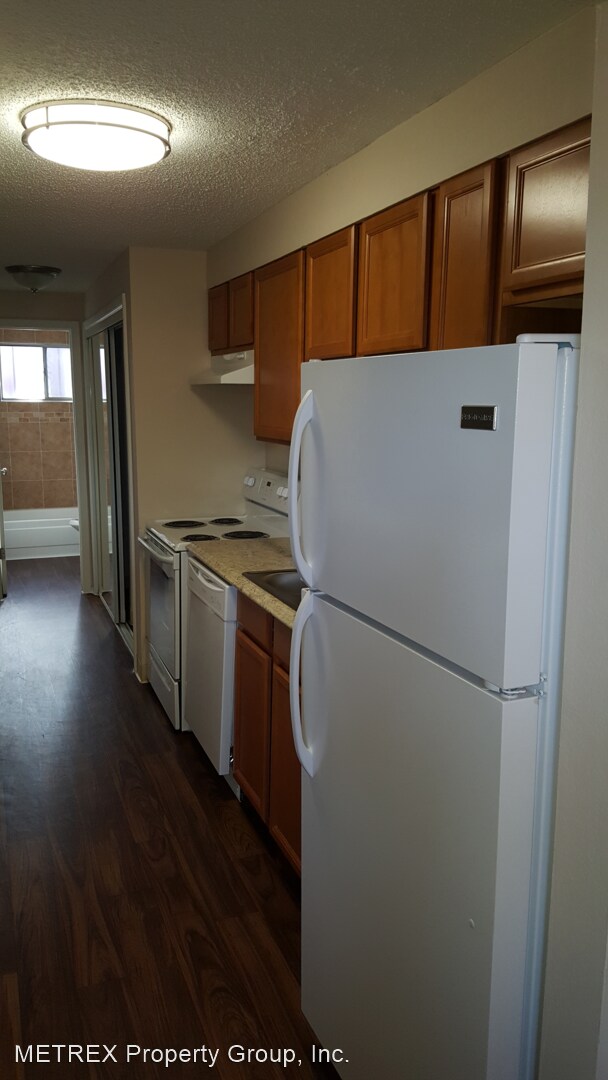 Building Photo - 1 br, 1 bath Apartment - 1300 S Birch St