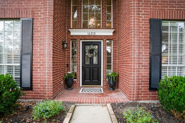 Foto del edificio - 16315 Hammerwood Ct
