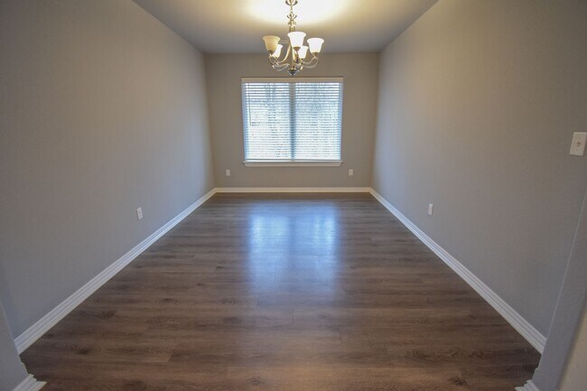Foto del edificio - Nice 4 Bedroom Upscale Home In The Heart o...