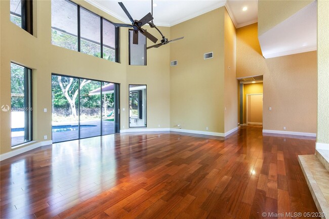Building Photo - 1206 Manor Dr S