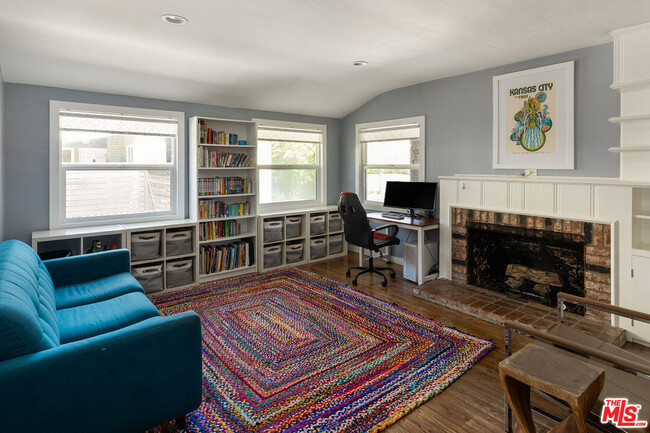 Foto del edificio - 2675 Greenfield Ave