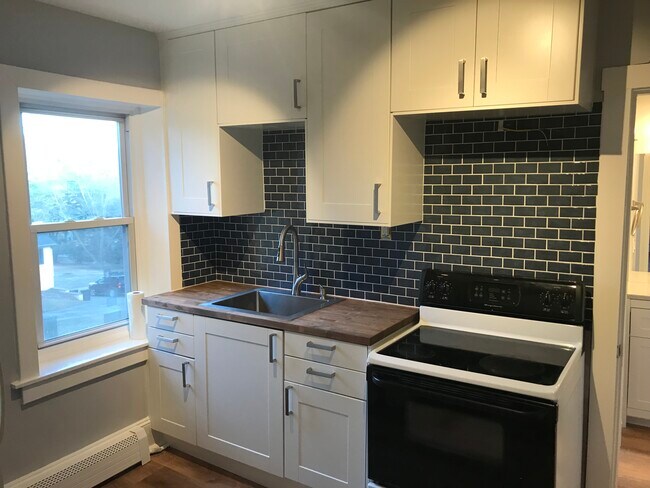 Building Photo - 623 Farnum Rd