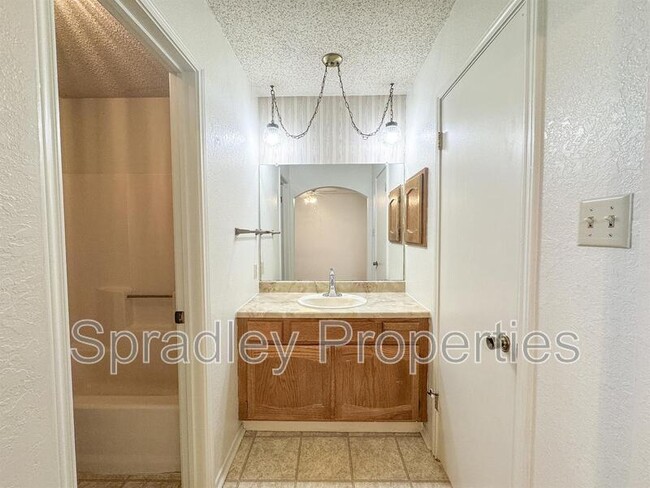 Building Photo - 5213 Canyon Creek Dr