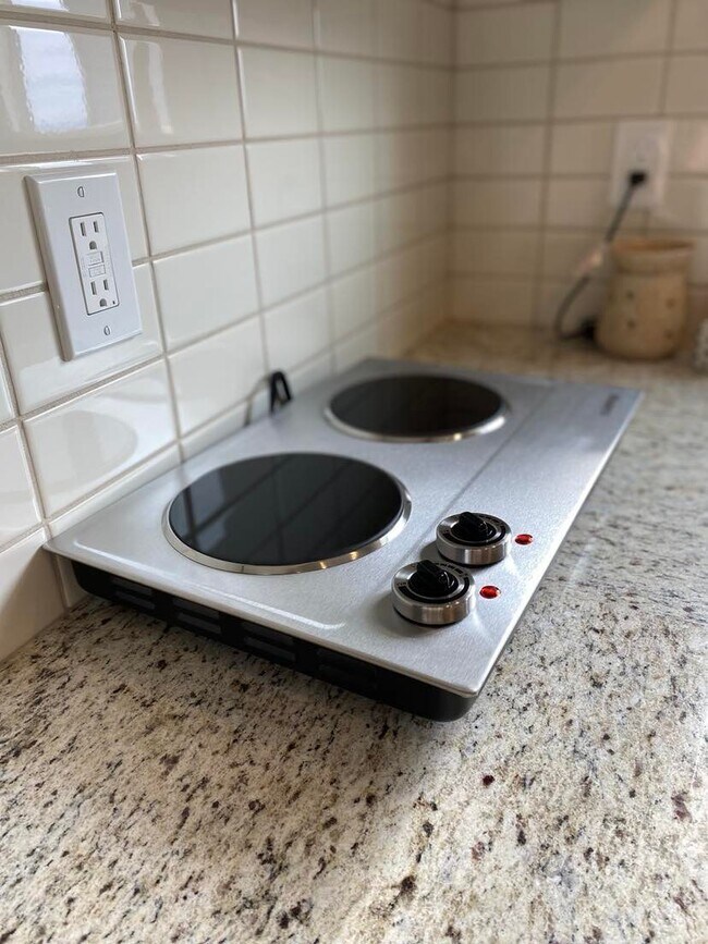 Two-burner cook top - 5202 N Trident Way