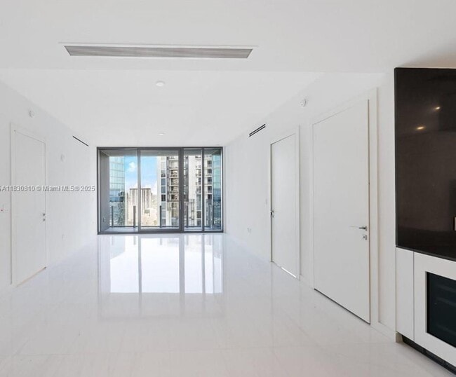 Building Photo - 300 Biscayne Boulevard Way