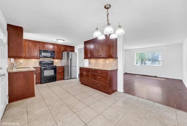 Building Photo - 728 Boxwood Dr