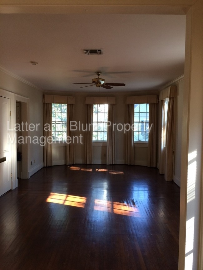 Building Photo - 3116 Prytania St #4