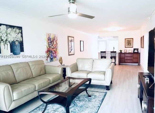Building Photo - 3004 Portofino B2