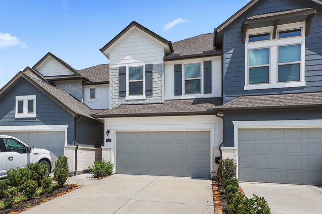 Building Photo - 7449 Hinsdale Dr