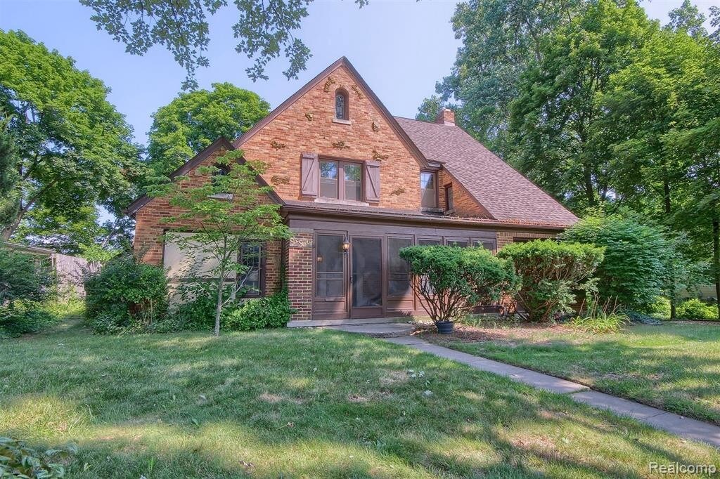 Primary Photo - 660 Burroughs St