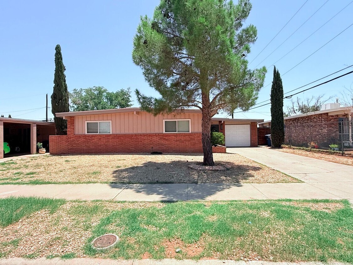 Foto principal - Northeast El Paso 3Bed/2Bath Refrig A/C