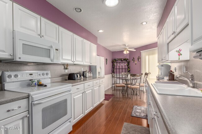 Building Photo - 10506 W Hutton Dr