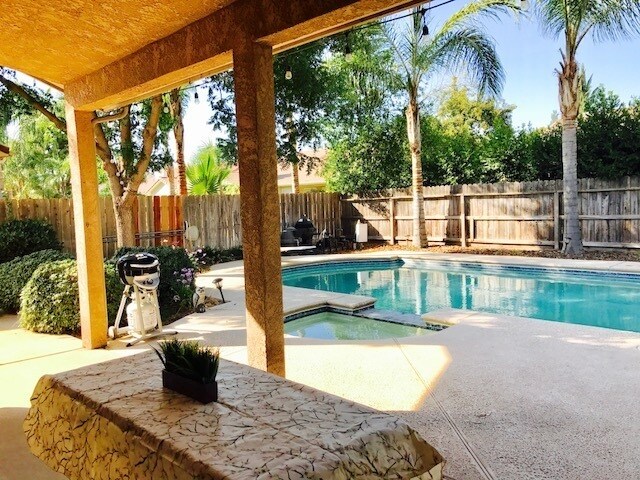 Building Photo - 936 E. ARLEN AVE. - 3 BED 2 BATH + OFFICE ...