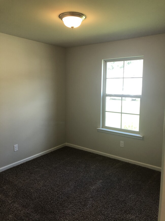 Building Photo - 28384 Longfellow Ln