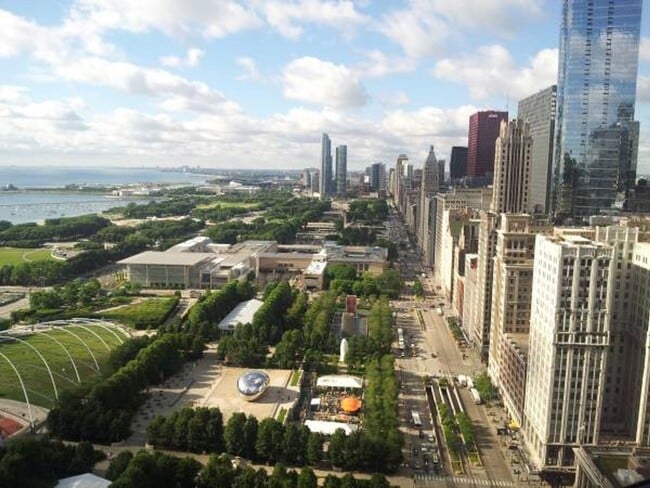 Building Photo - 100 S Michigan Ave