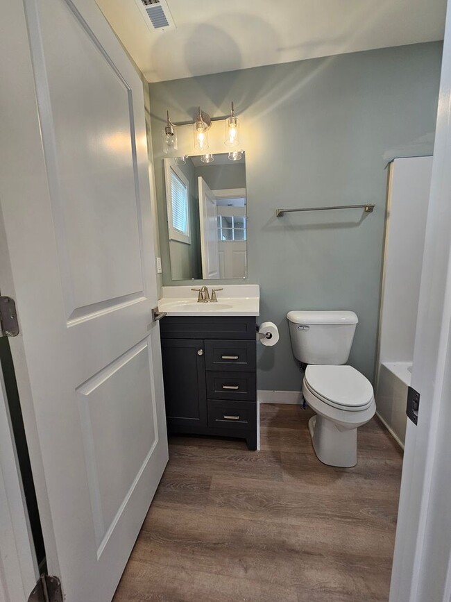 Building Photo - Completely Remodeled 2 bedroom 1 bathroom