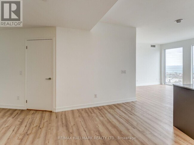 Photo du bâtiment - 135 E Liberty St